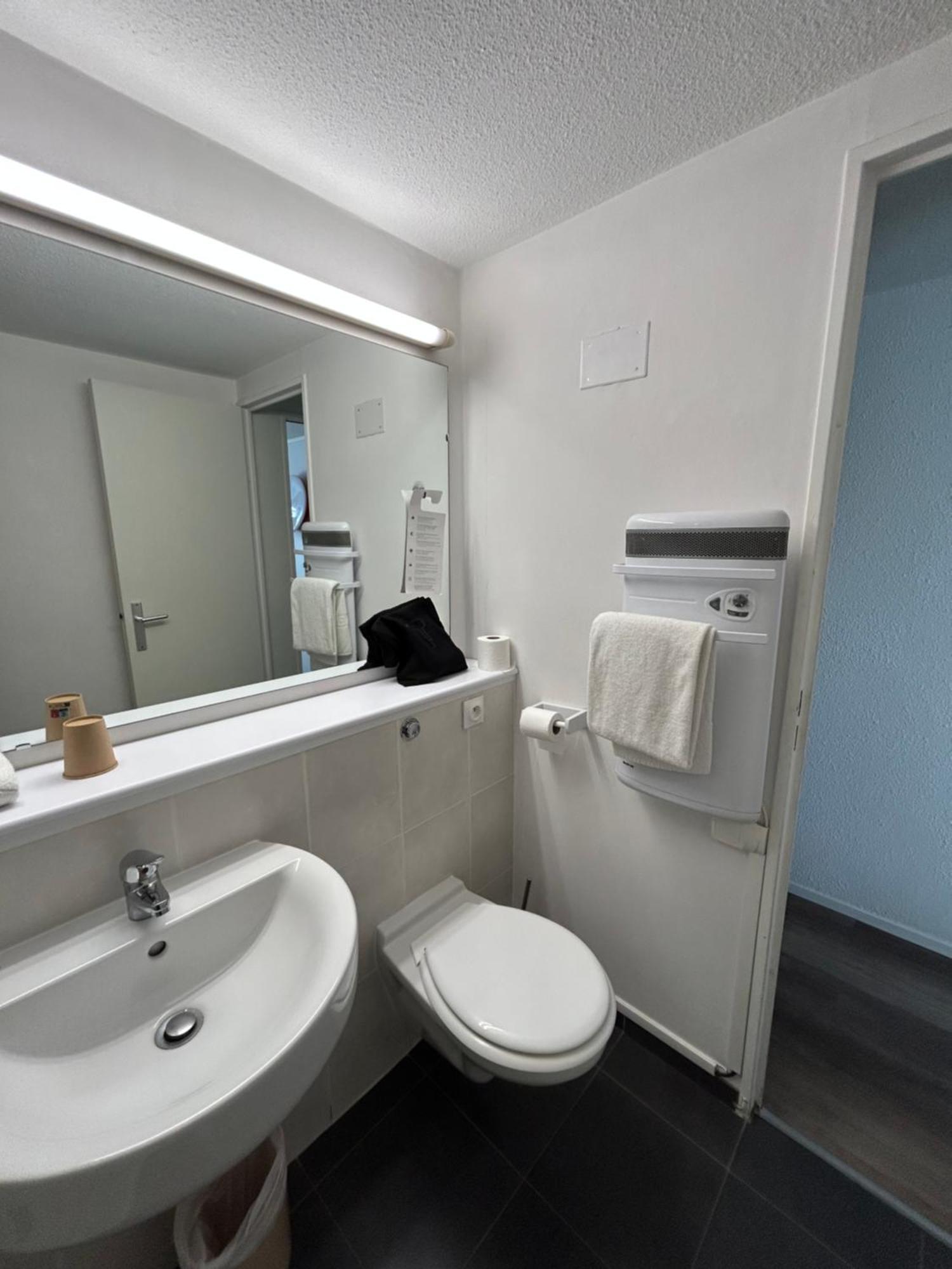 Campanile Sable-Sur-Sarthe Vion Hotel Екстериор снимка